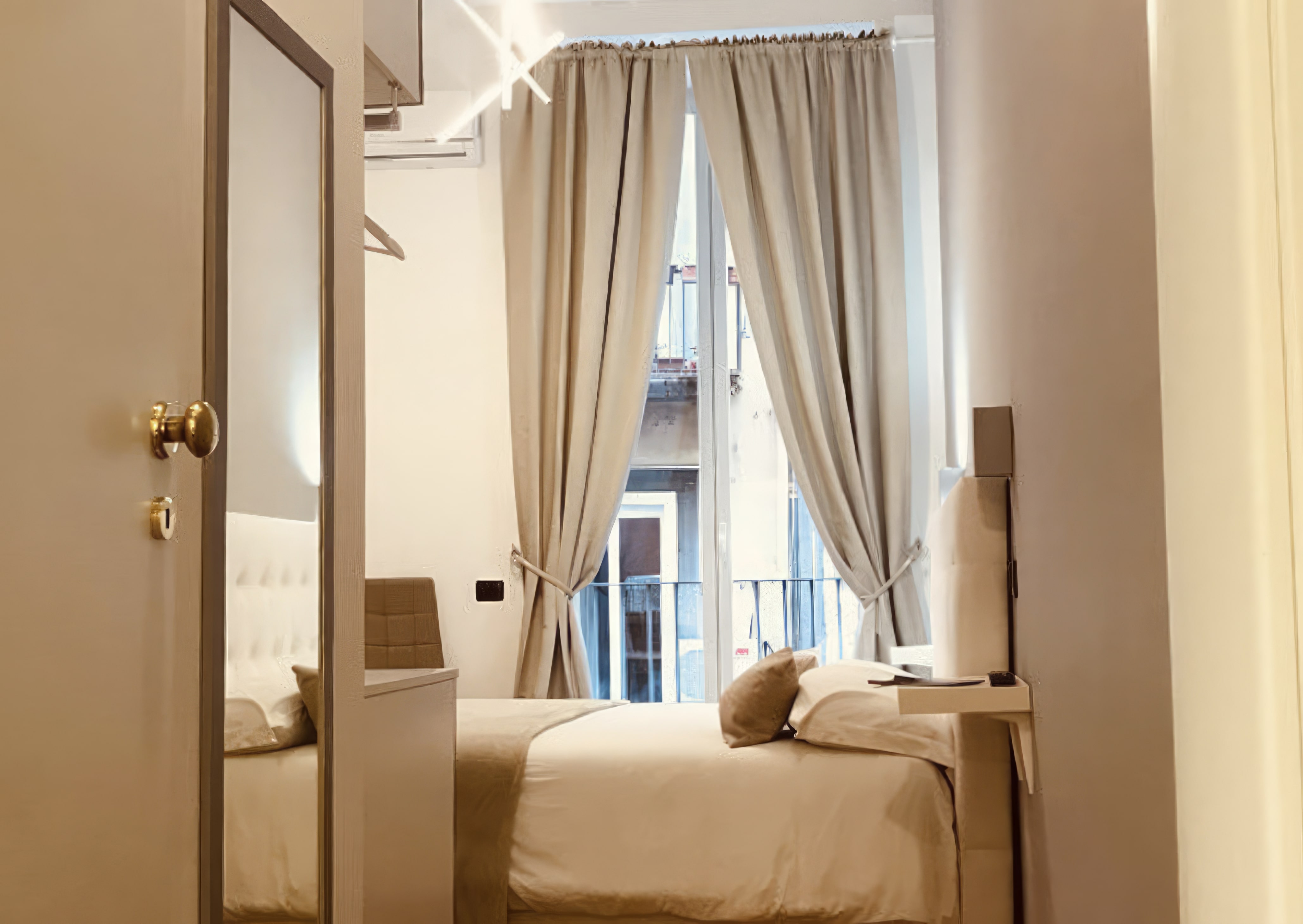 Camera 101 - BaseNapoli Plebiscito