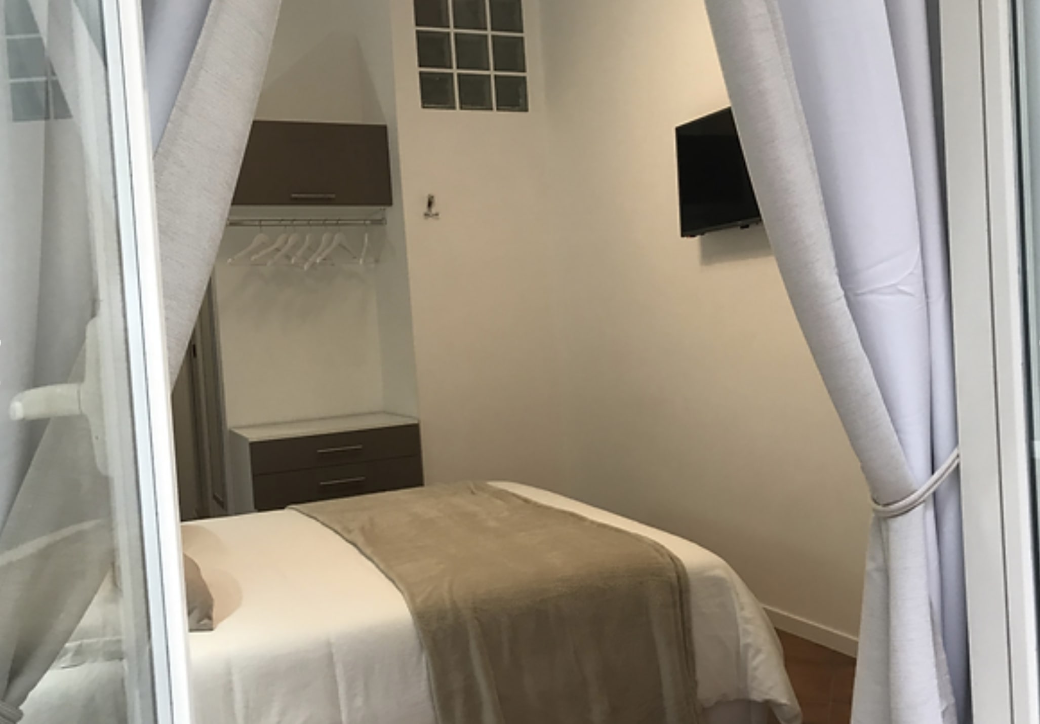 Camera 102 - BaseNapoli Plebiscito